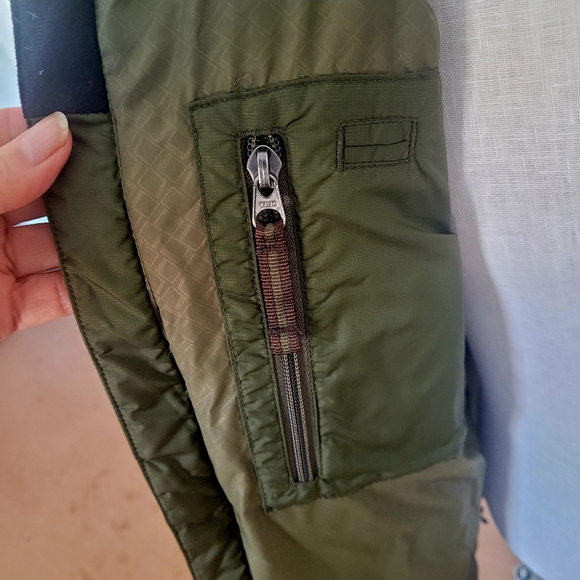 Cabela's 650 Goose Down Filled Piffer Jacket. Size L - Picture 7 of 12